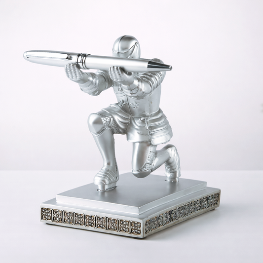 Bigsmall Knight Pen Holder
