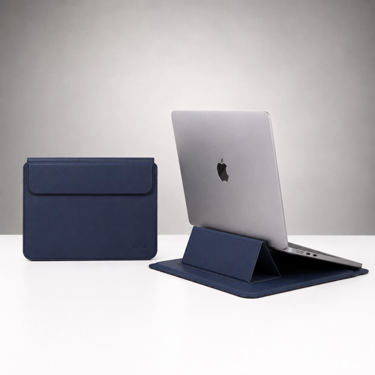 Elevate Pro - Laptop Sleeve with Magnetic Stand